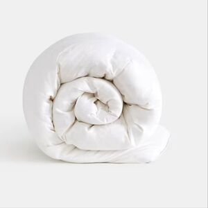 QUINCE Premium Down Lightweight Alternative Size Queen/Full Duvet NEW